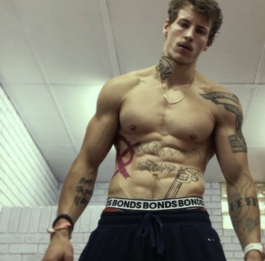 simplyhunks:  Alec stroking and blowing a load