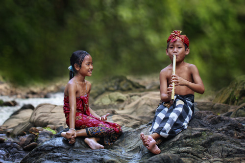 awkwardsituationist:  photos by herman damar in banten, indonesia