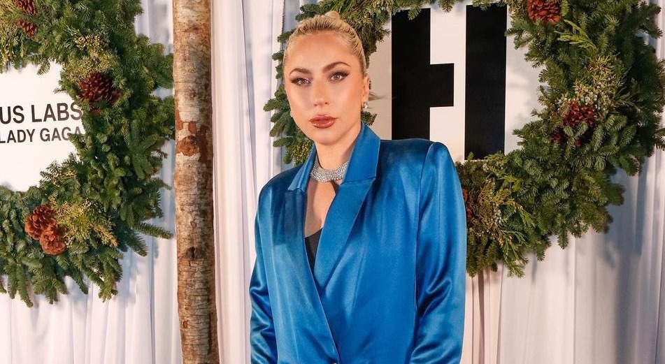 Lady Gaga Wears Statement Blue Coat in Paris: Photo 3817396, Lady Gaga  Photos