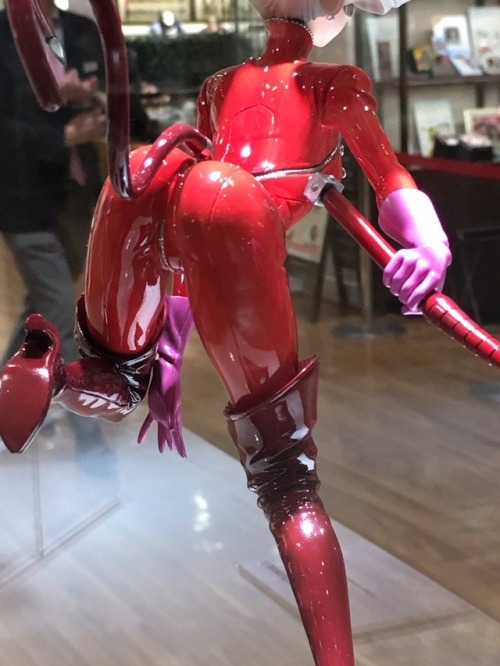 highlandvalley:パンサーのフィギュアめちゃ可愛い塗装がエナメルっぽくて良さ……仮面ちゃんとパールの塗料使ってるのが良い(*‘▽’*)https://twitter.com/Moel_1995/status/842318298519760897/photo/1