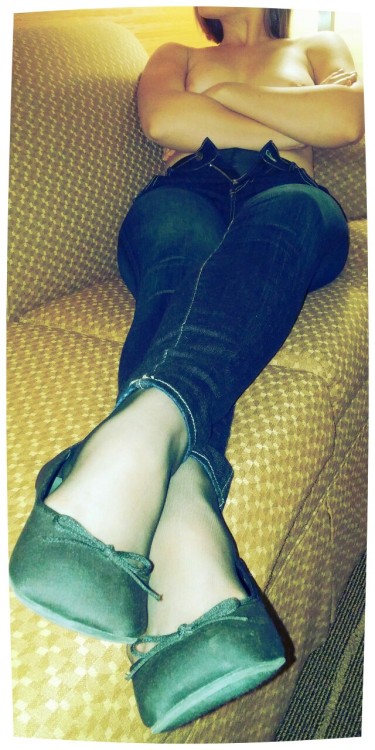 onlythebella:  Fan Request: fun in my black pantyhose!!! Thank you: wicked-game1988 notuniquenylons 