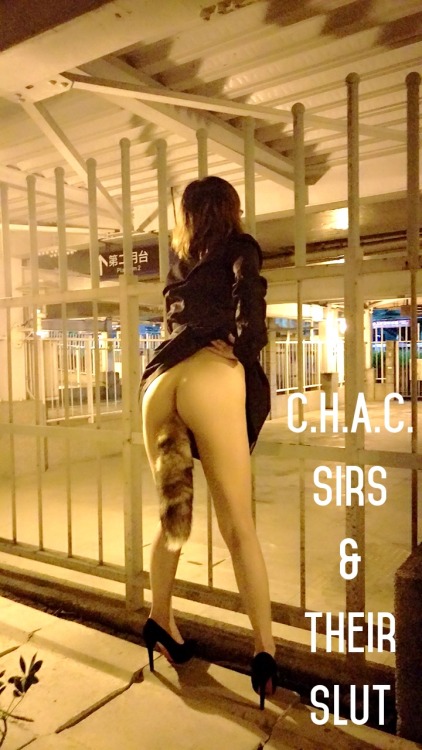 slutgirl355033:  晚上破百於是主人牽著奴兒出發了 今天在車站❤不知不覺弄到這麼晚了… 奴兒要睡搞搞了希望隔天不要不舒服 先貼一張剩下改天再傳吧~