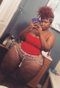 Thick women/ BBWs