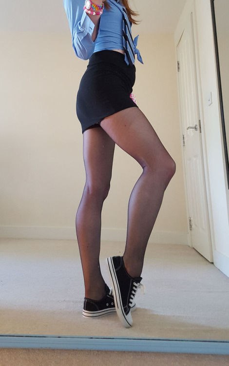 mainlyusedforwalking:  Having fun with an outfit and an ass-window ^^