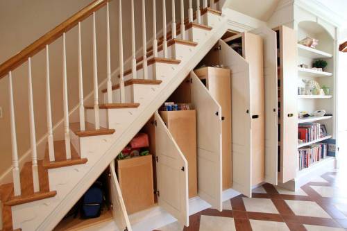 gingerandfair: homedesigning: (via 8 Clever Ways to Utilize That Awkward Space Under Your Stairs) If