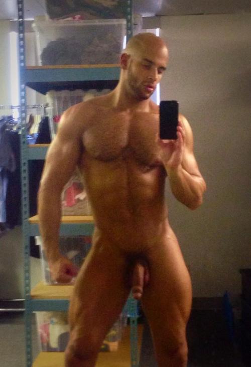 fuckyeahseanzevran:  Sean Zevran 😈  www.hausofgaay.blogspot.com