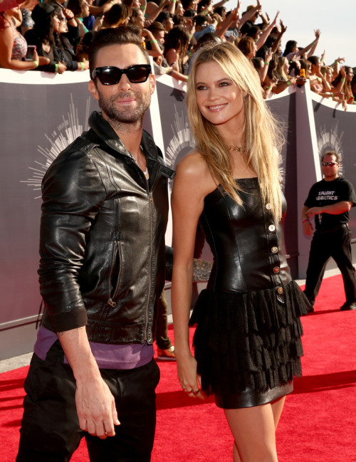 Behati Prinsloo &amp; Adam Levine attend the 2014 MTV Video Music Awards at The Forum on August 24, 