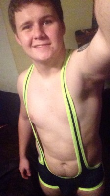 jesserobster:  New singlet, new me. Same