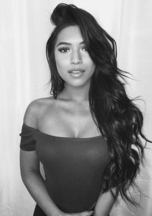 fashionistasrus:  Twitter: MissJuliaKelly