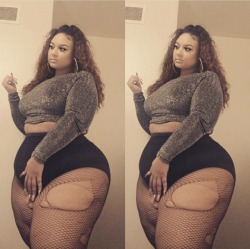 hemifever: leemore-23:  1 of my top 5 thickest  Whoa she’s a 10 in my book 