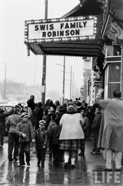 Crowd to see Swis Family Robinson at the Alcyon(Robert W. Kelley. 1961?)