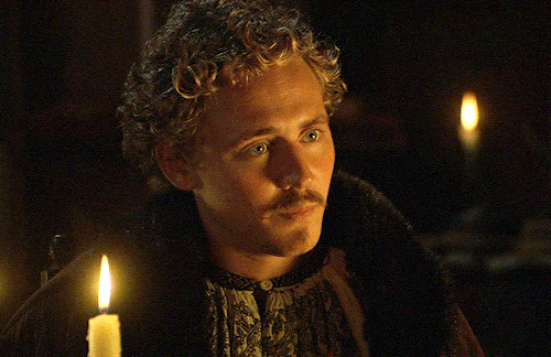 Tom Hiddleston in A Waste of Shame: The Mystery of Shakespeare and His Sonnets