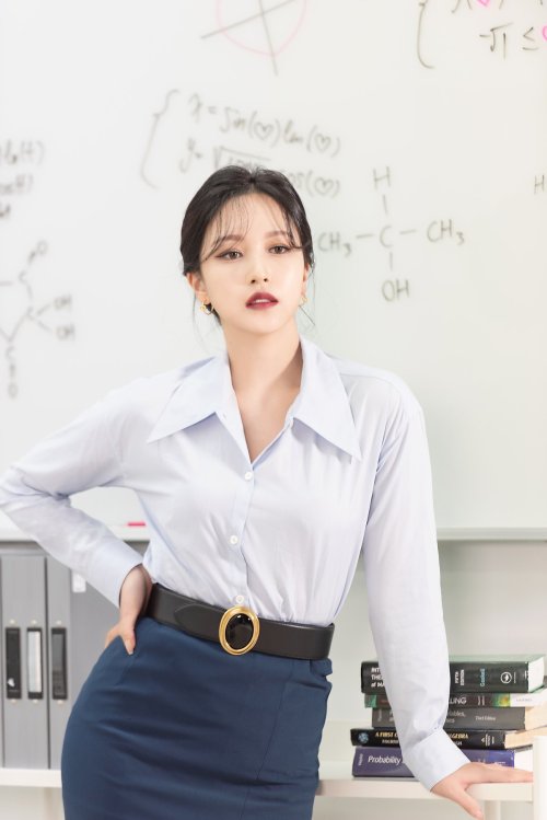 TWICE Mina in Naver Update: &lsquo;Formula of Love: O+T=＜3&rsquo; Jacket Shooting Behind (x)