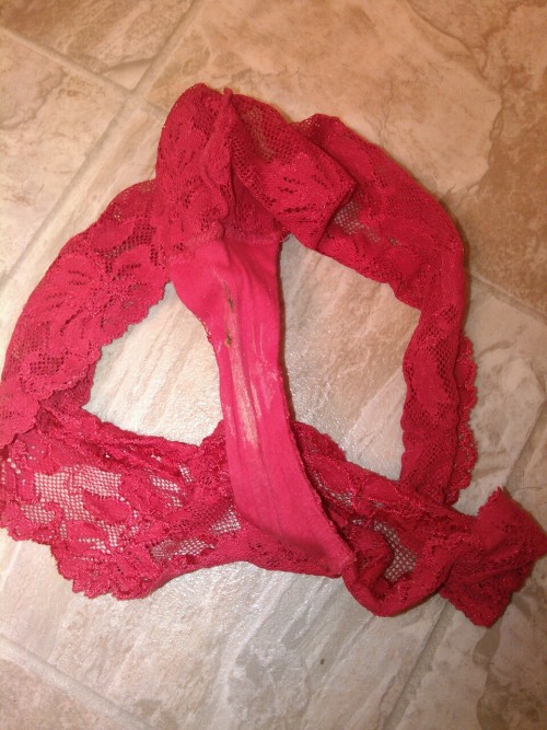 dirtypantysniffer:  37 year old wife’s dirty pantys.  Thanks rudeferret 