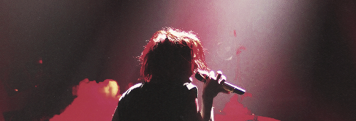 hayleyofparamore:  work-it-out:  making-sense-makes-no-sense:  work-it-out:  lately i like to play this game called ‘is it red-haired gerard way or recent picture of hayley williams’ i mean     ?????¿¿¿¿???  Imagine a Paramore concert where they’re