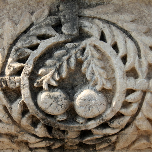 terpsikeraunos:echiromani:Jewish symbolic motifs, carved into the pediment of the Roman-era synagogu