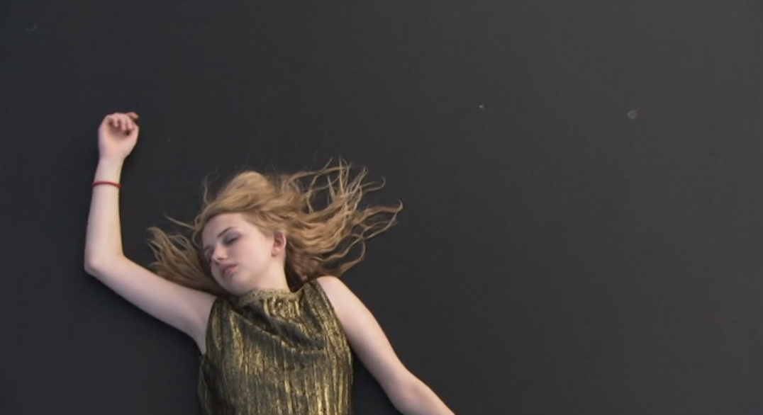 issietheshark:  skins s01e01