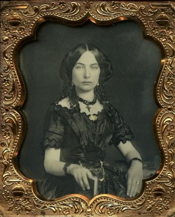 nineteenthcenturyimagespeople:  Victorian beauty holding a book (via Pinterest) 