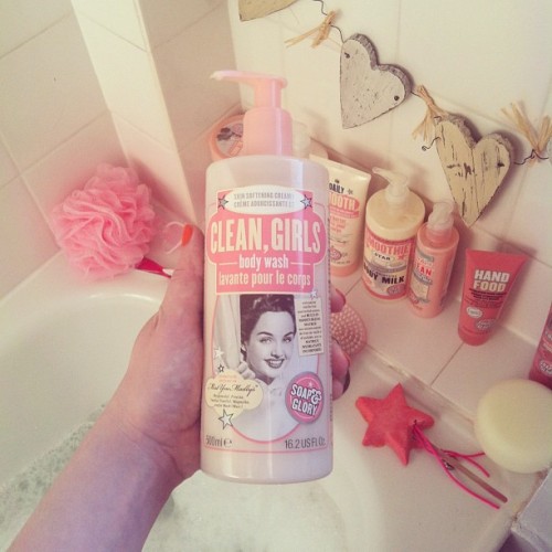 peachista:  rosetonic:  ros-yy:  ♛ the queen of rosy ♛  ❀ rosy/bubblegum blog, following back similars ❀  ♡ more posts here ♡