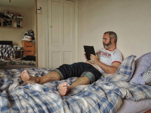This Father has just found some naked pics of his son online. He’s never been so transfixed in