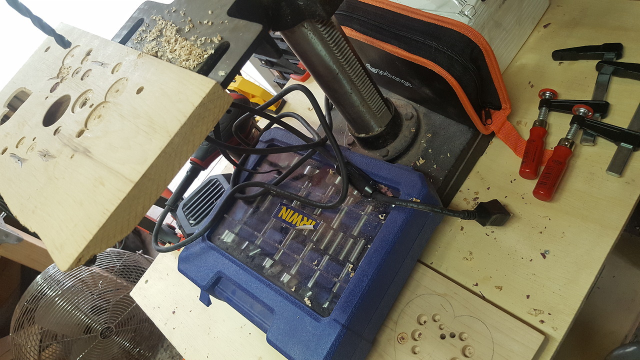 nefariouskinks: My shop is a mess right now… granted it could be worse. Parts and