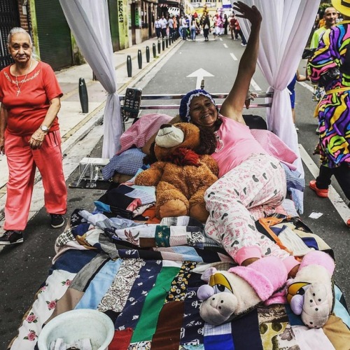 Residents changed into pajamas and brought their beds to the street to celebrate the World Day of Laziness in Itagui, Colombia on Sunday. #relax #lazy #colombia
https://www.instagram.com/p/BmsQx-NARkF/?utm_source=ig_tumblr_share&igshid=xj6nxefxvlx7