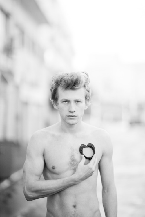 shirtlessboys:  (by shay…)