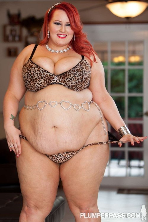 bbwbootycellulite:  Happy 5000!! 👏👏👏👏  elizaallure