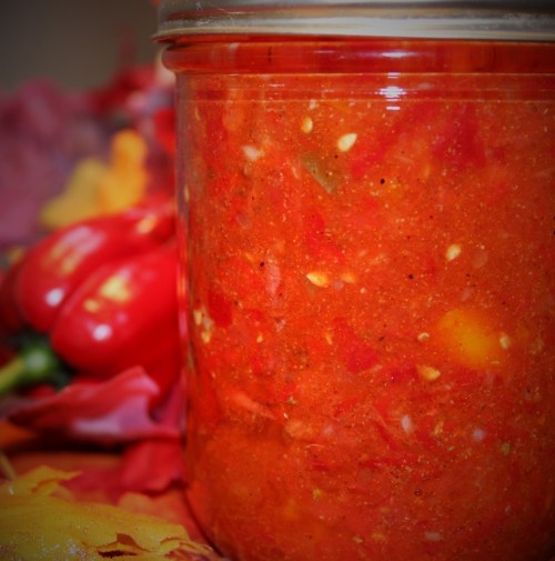 (via Fresh Tomato Salsa to Can | Homemade Food Junkie)  What to do with your bumper crop of tom