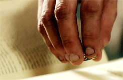 sphieturner:the white queen meme↳ six objects (1/6) - the wedding ring