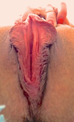 lippypussy:  Big labia girls: This is what