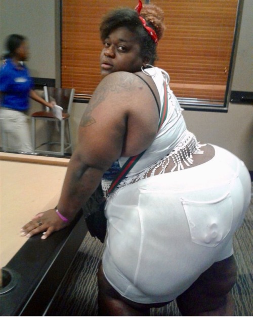 Got damn!! I wouldn’t mind going home & playing pool with her.
