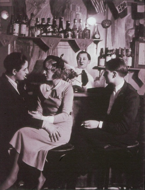 felixdeon:Le Monocle Club was a lesbian club in Montmartre in Paris, which was a successful bar in t