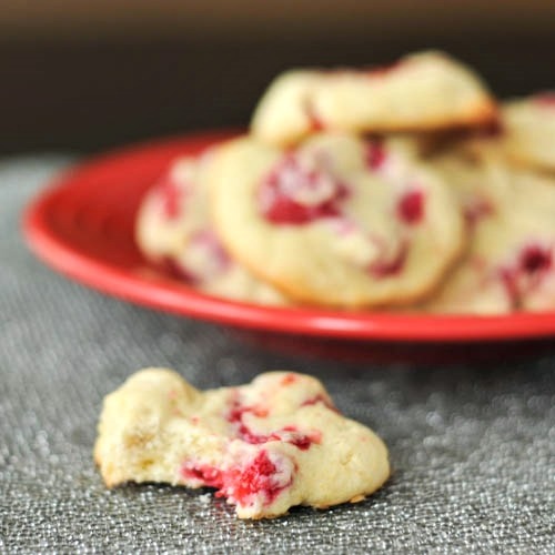 taylorgoesmoo33333:  vegan-yums:  (Vegan and Gluten free) Raspberry lemon cheesecake