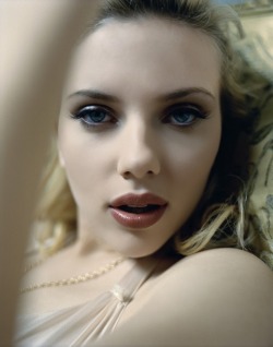 dailyactress:  Scarlett Johansson - Cosmopolitan 2005
