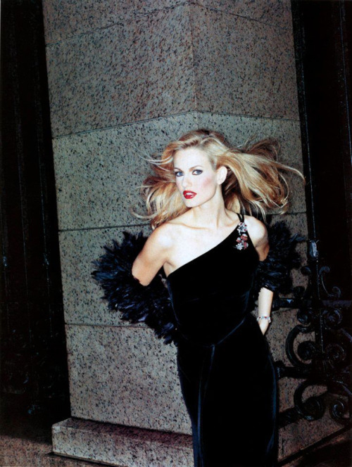 poshandglam:Karen Mulder by Wayne Maser for Harper’s Bazaar, September 1994