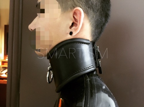 bdsmartism:Double locked on his neck and he is now turned on.