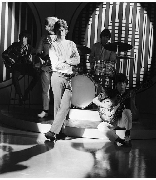 zombiesenelghetto:  The Rolling Stones, photo by David Redfern, January, 1965 via 