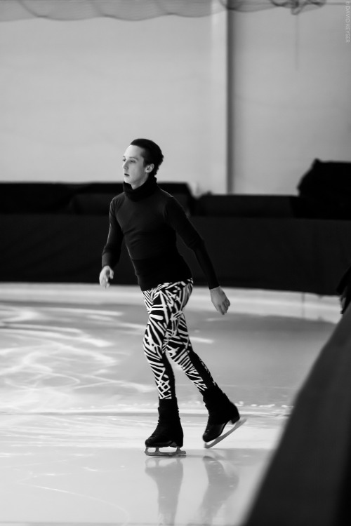  A glimpse of the uniquely mesmerizing beauty that is @JohnnyGWeir at rehearsal. Click thru for 35+ 