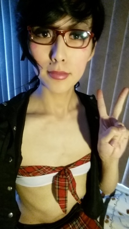 handcrankedsweetcream:  You know, some boys say I look hot with glasses on  (Θε&T
