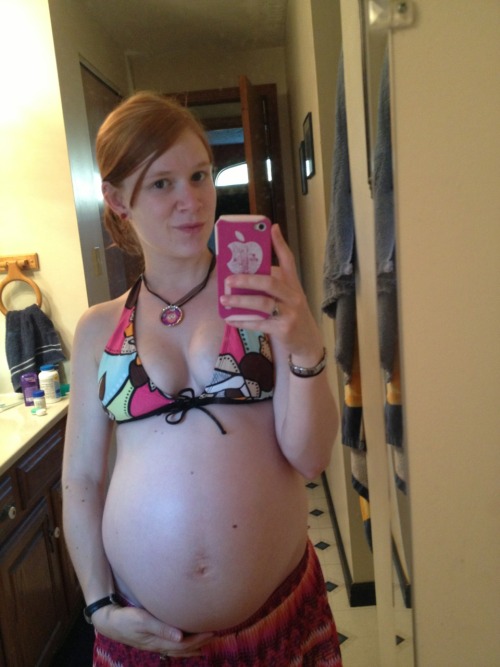 luvthosepreggos:  nsfw-preggo:  Horny? Wanna cam chat? Click Here       (via TumbleOn)