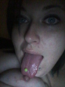 aleashasweety:  A little lick