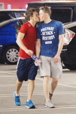 thomas-tom-daley:  Is this their first public kiss? Awwww  So nice