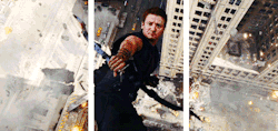 themarvelnerd:  THEY MADE HAWKEYE A 3D GIF,