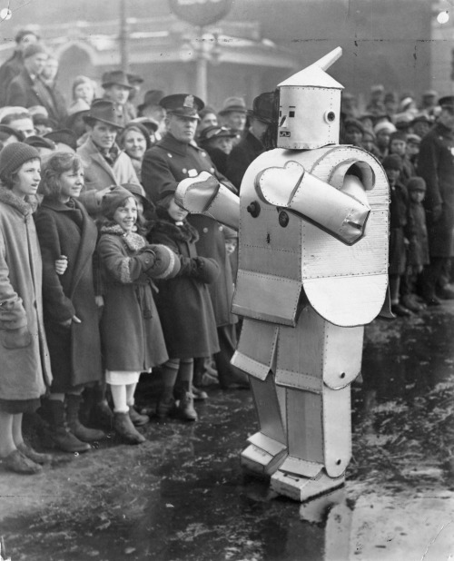 urbanarchives:  “The Mechanical man. George German, of the Lobster Club, was the human robot in the annual Mummers’ Parade today. He demonstrated the mechanical man of the future.” 1936, Jan. 1. From the George D. McDowell Philadelphia Evening