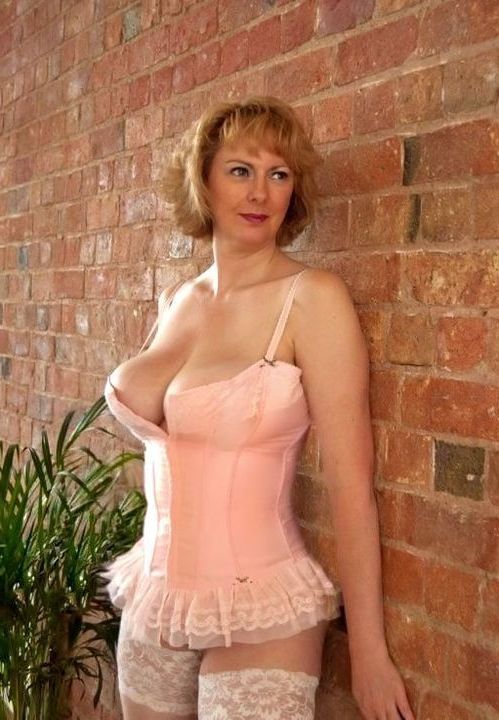 addictedtopinupncorsets: krispycollectionsoulh: justspicygranny: just spicy granny… Wow
