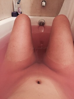 highandwett:  I’m very stoned and my bath