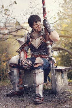 itsloki:Dragon Age – Garrett Hawke (Mage Robe)Cosplay made &amp; worn by BarthyPhotography and edit by me My first time shooting a male cosplayer, but Barthy is just a dream model to work with. :] Every single one of his poses looked like a war memorial.