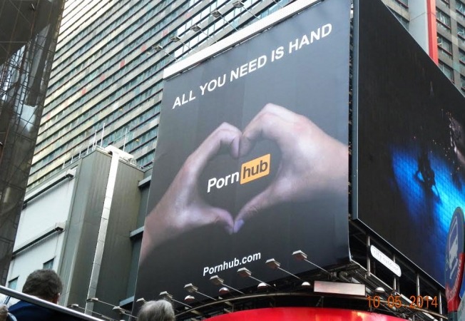 infinitelove:  trvp-g0ld:  doyouthinkaboutme:  rhyse:  THIS IS IN TIMES SQUARE IM