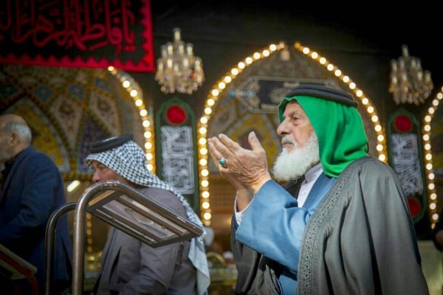 followahlulbayt:Moments of Believers inside Abal Fadhlil Abbas AS Holy Shrine during Supplication.ht